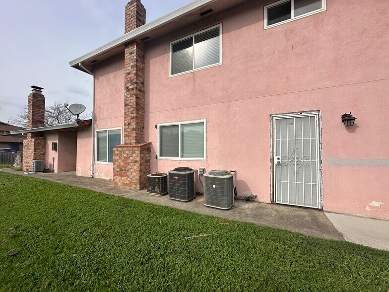 More Photos Of 67 Nedra Ct, Sacramento Apartments For Sale