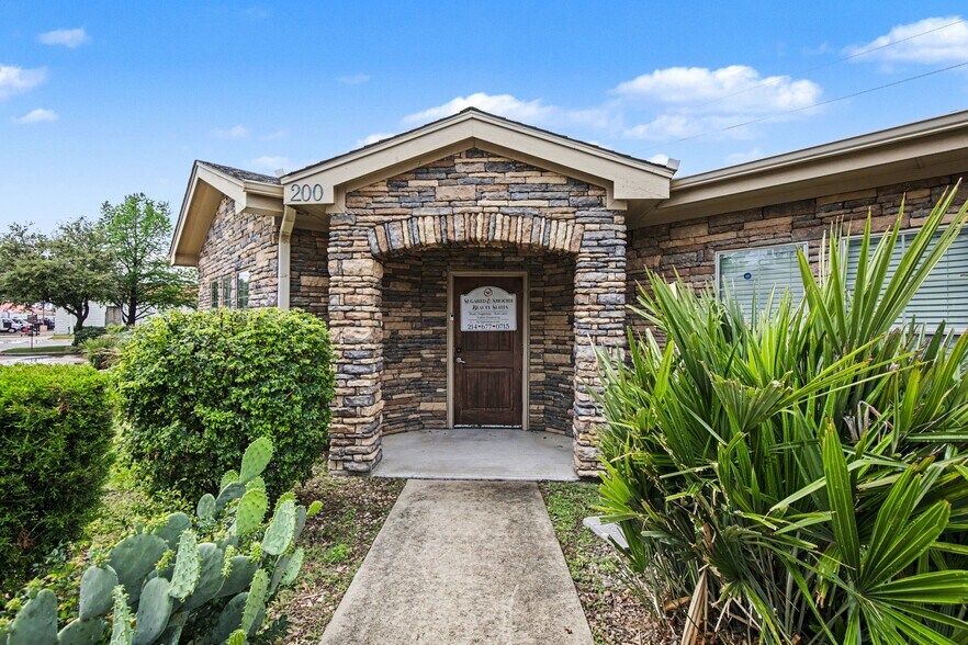 More Photos Of 2451-2461 Robinson Rd, Grand Prairie Medical For Sale