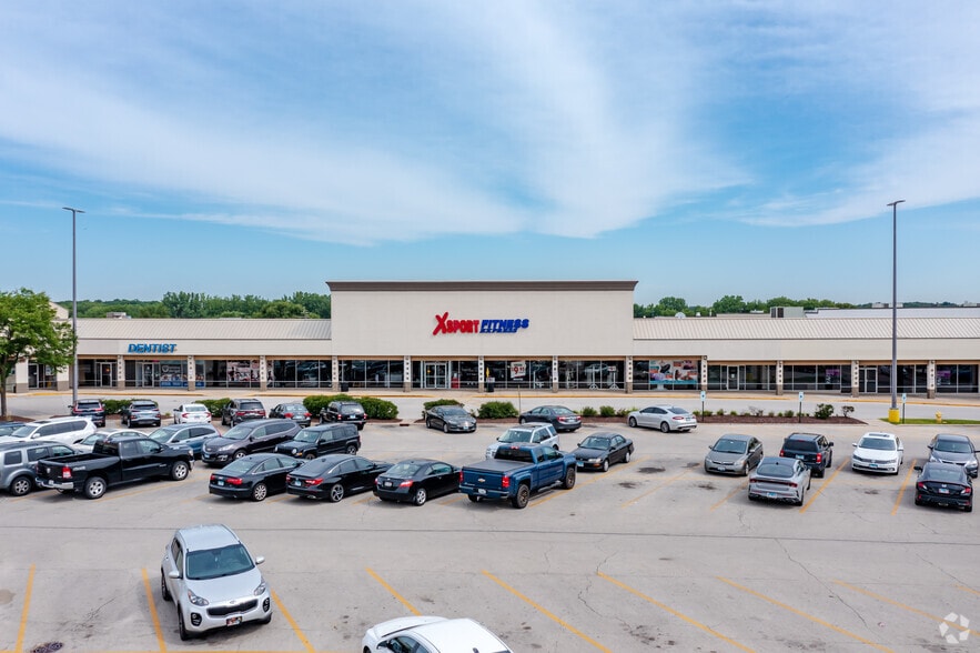 More Photos Of 257-363 N Weber Rd, Bolingbrook Unknown For Lease