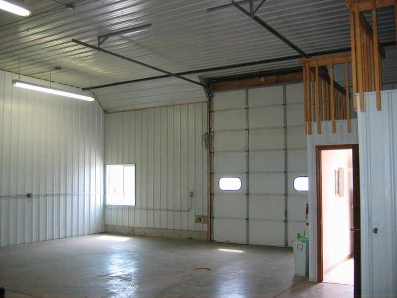 More Photos Of 945 5th Ave SE, Hutchinson Light Manufacturing For Lease