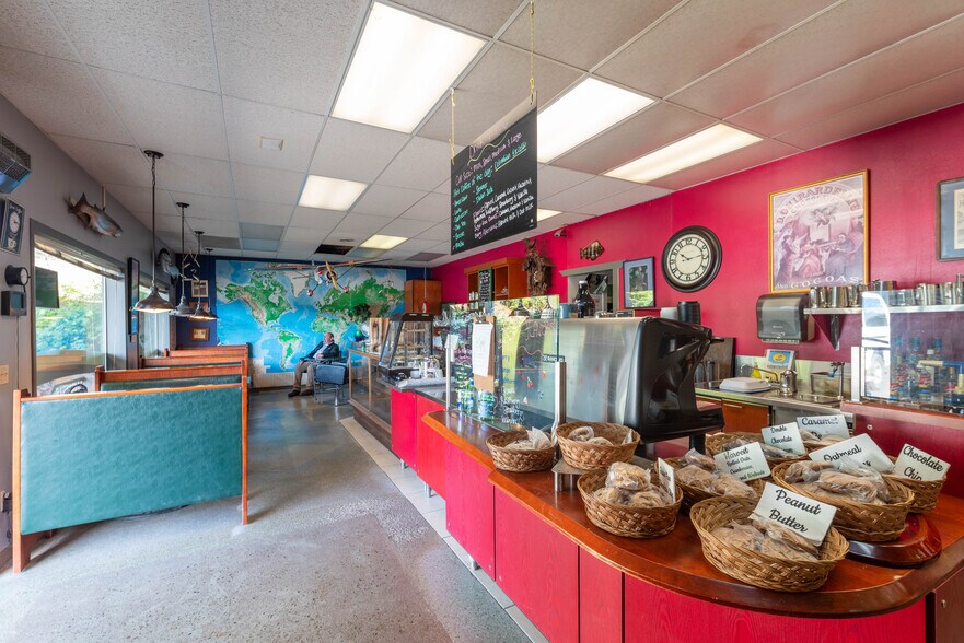 More Photos Of 7196/7198/7204 North Tongass Hwy, Ketchikan General Retail For Sale