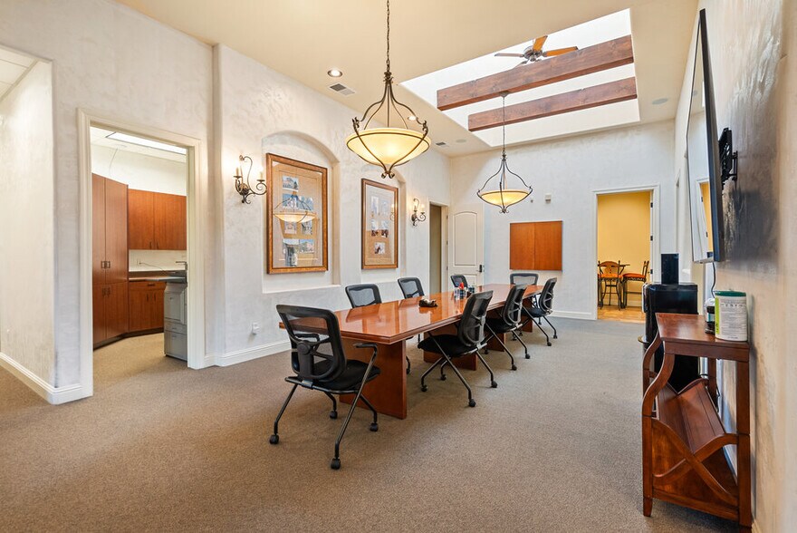 More Photos Of 829 San Benito St, Hollister Office For Sale