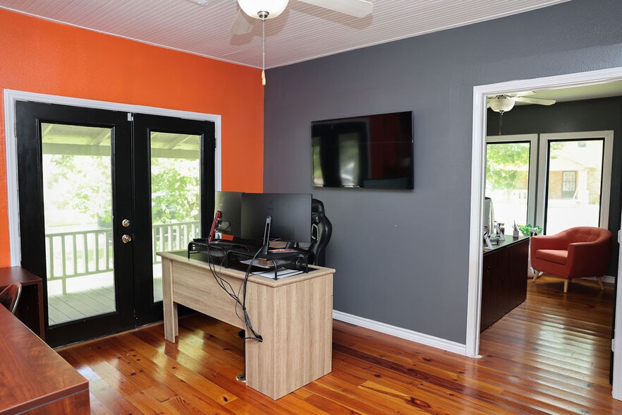 More Photos Of 502 Staitti St, Humble Office Residential For Sale