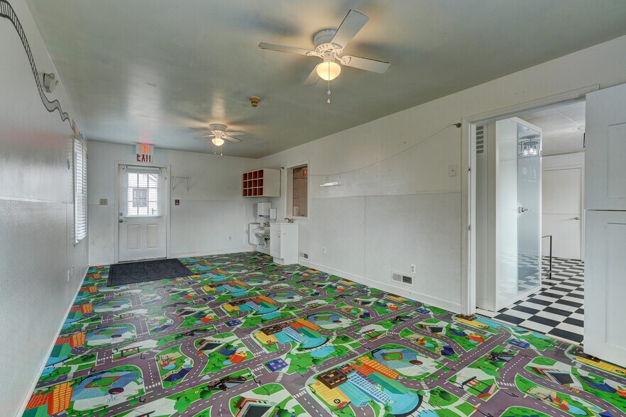 More Photos Of 1806 Vance St, Reidsville General Retail For Sale