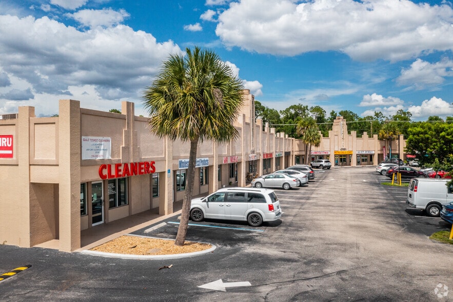 More Photos Of 12951 Metro Pkwy, Fort Myers General Retail For Lease