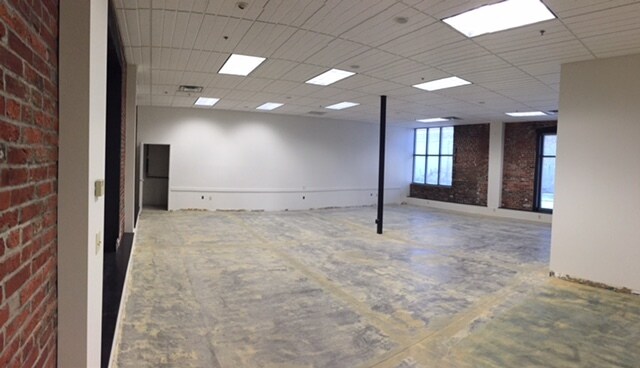 More Photos Of 350 Missouri Ave, Clarksville Office For Lease