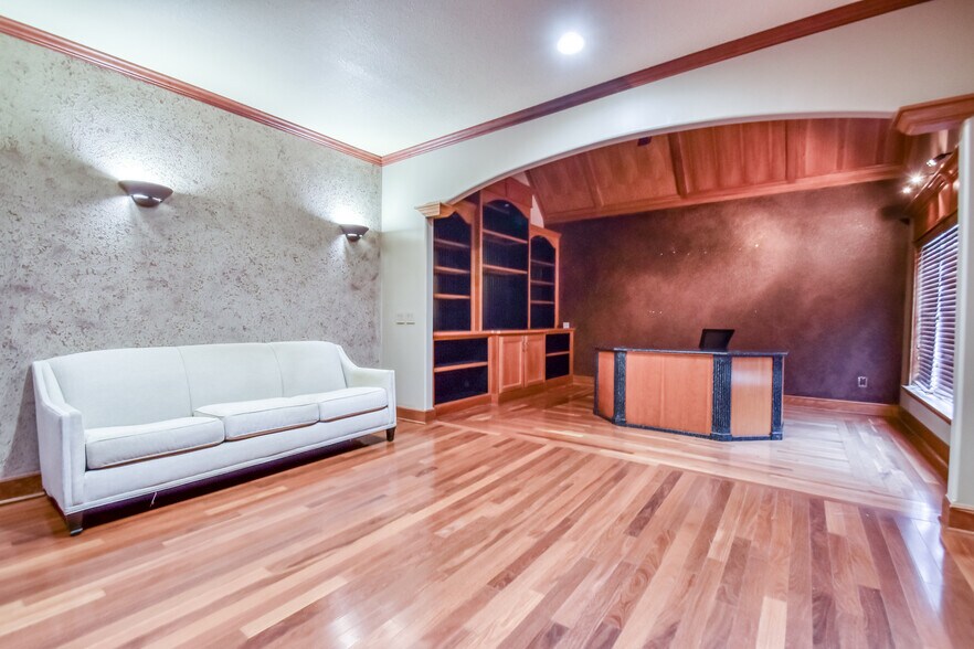 More Photos Of 4199 Main St, Perry Flex For Sale