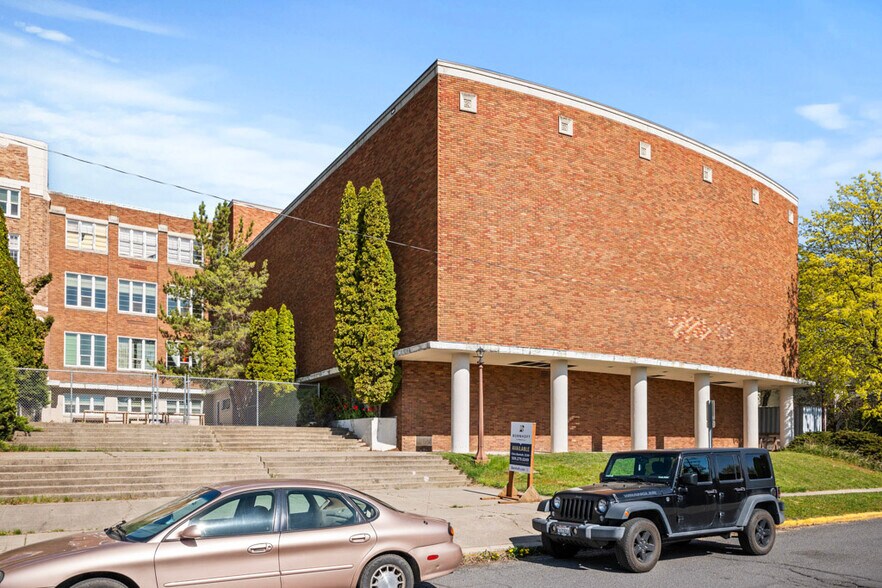 More Photos Of 115 NW State St, Pullman Loft Creative Space For Sale