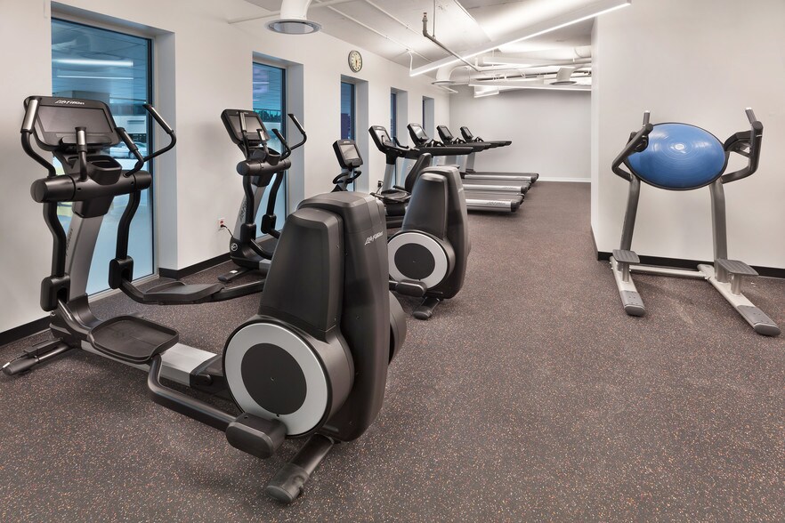 More Photos Of 1660 International Dr, McLean Office For Lease