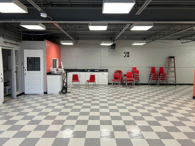 More Photos Of 66 Southgate St, Worcester Research And Development For Lease