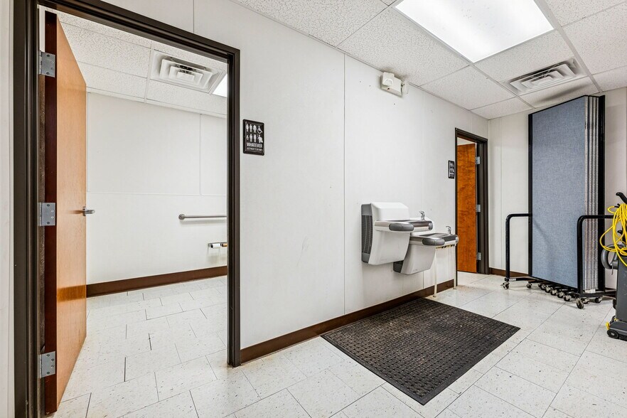 More Photos Of 658 S East St, Bayfield Flex For Sale