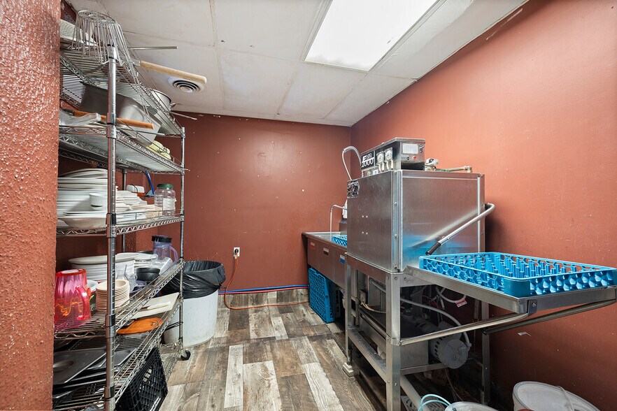 More Photos Of 143 E Main St, Fordland General Retail For Sale