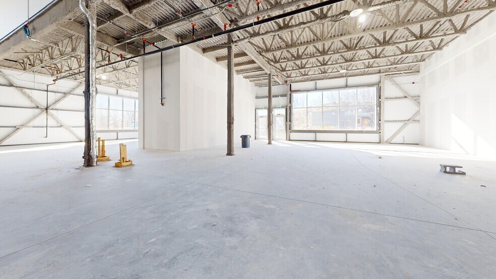 More Photos Of 100 Blvd Jean-Baptiste-Rolland O, Saint-jerome Unknown For Lease