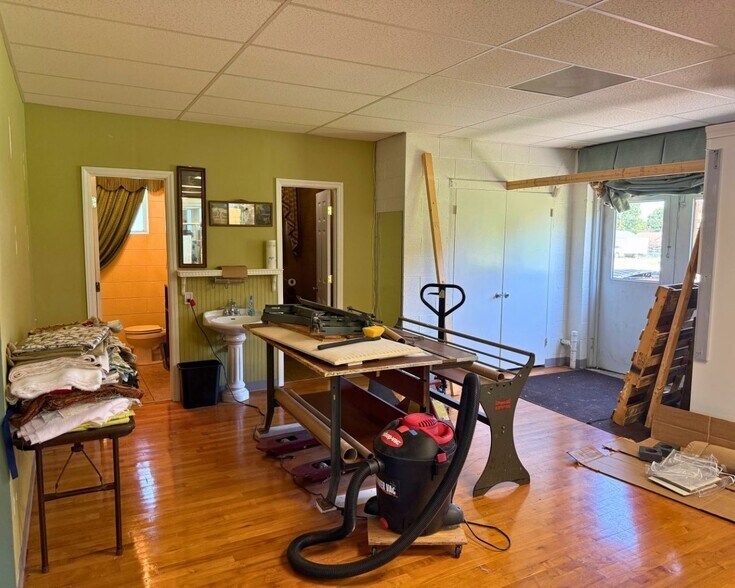 More Photos Of 113 Myrtle St, Thomasville Light Distribution For Sale