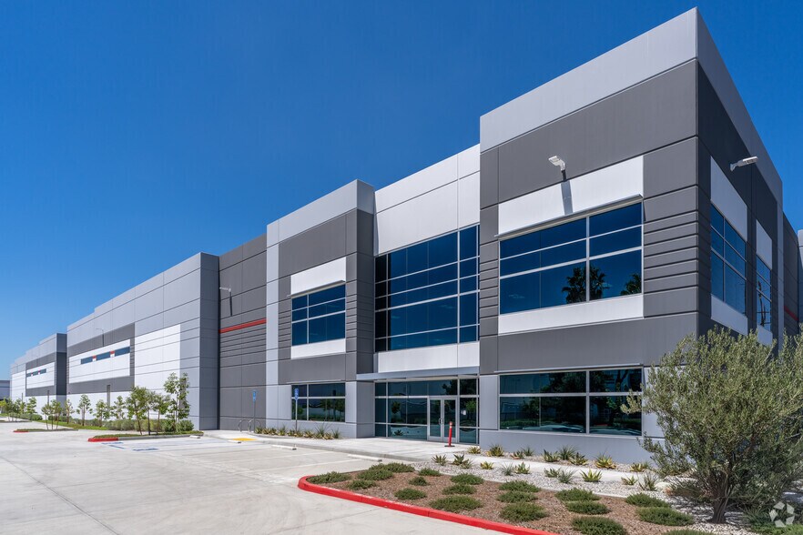 Primary Photo Of 752 N Tippecanoe Ave, San Bernardino Warehouse For Lease