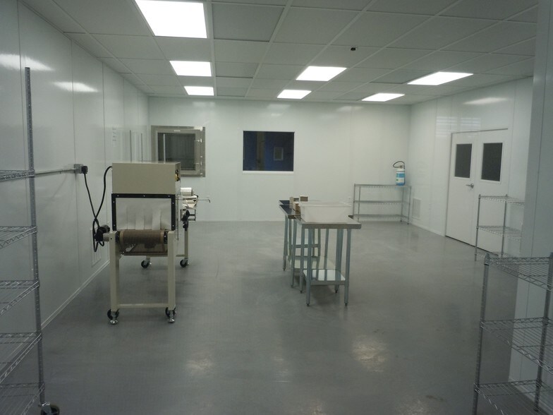More Photos Of 3777 Winchester Rd, Memphis Showroom For Lease