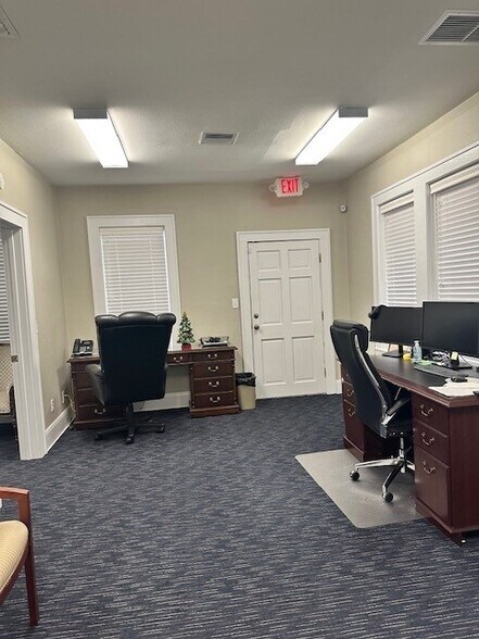 More Photos Of 5502 N Nebraska Ave, Tampa Office For Sale