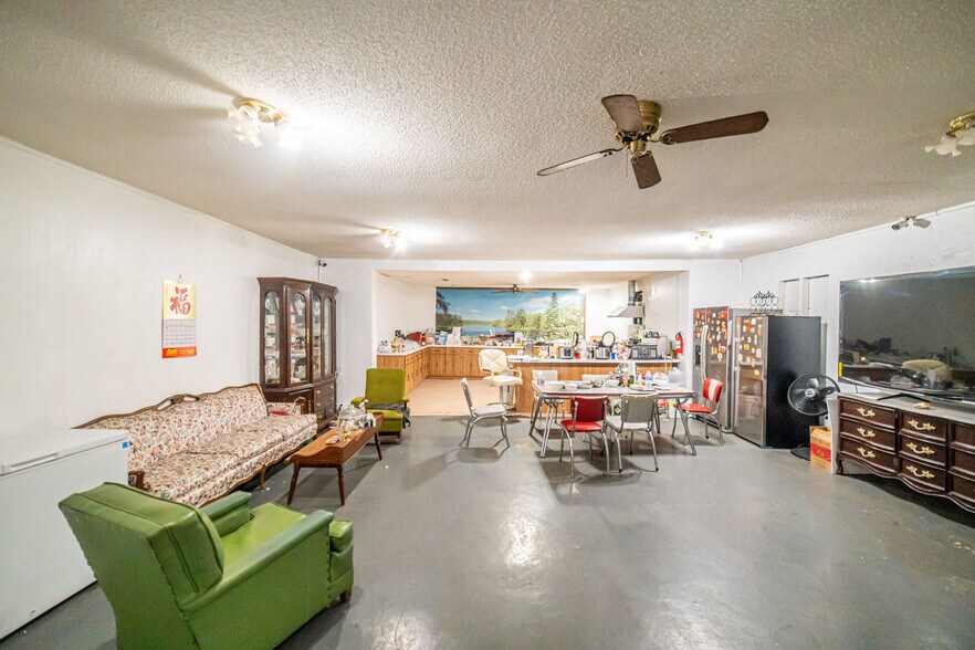 More Photos Of 6641 US Highway 62 W, Kuttawa Flex For Sale