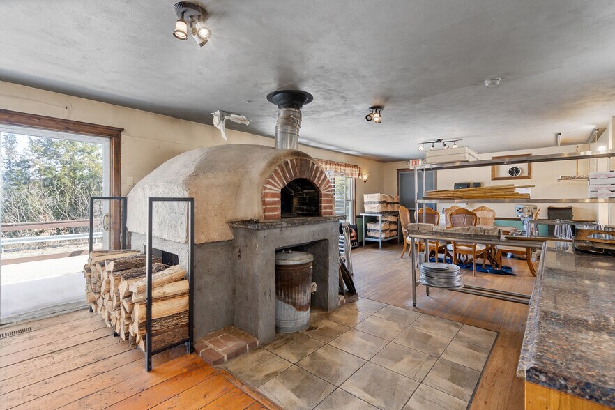 More Photos Of 13 Park Ave, Hadley Restaurant For Sale