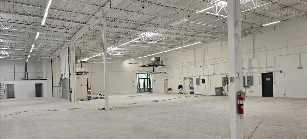 More Photos Of 555 Corporate Woods Pky, Vernon Hills Warehouse For Sale