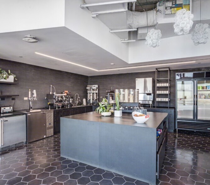 More Photos Of 4 World Trade Center, New York Office For Lease