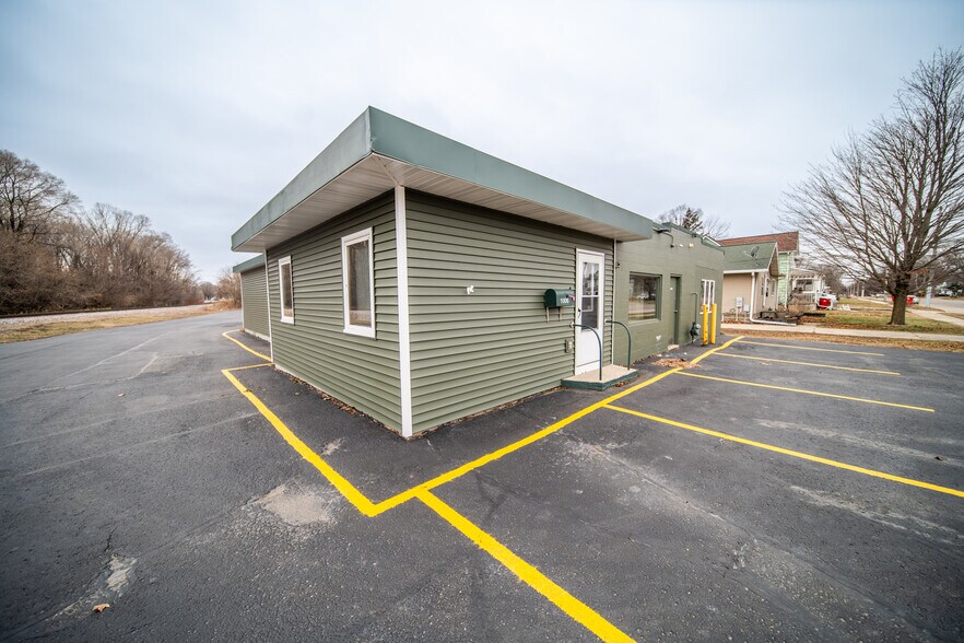 More Photos Of 1006 8th Ave SW, Austin Flex For Lease