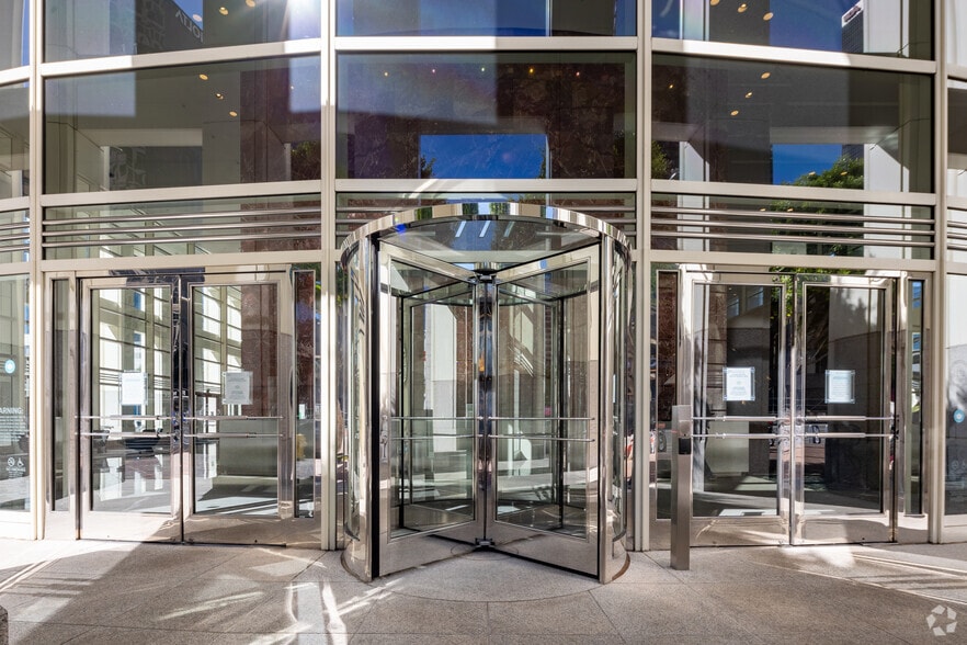 More Photos Of 777 S Figueroa St, Los Angeles Office For Lease