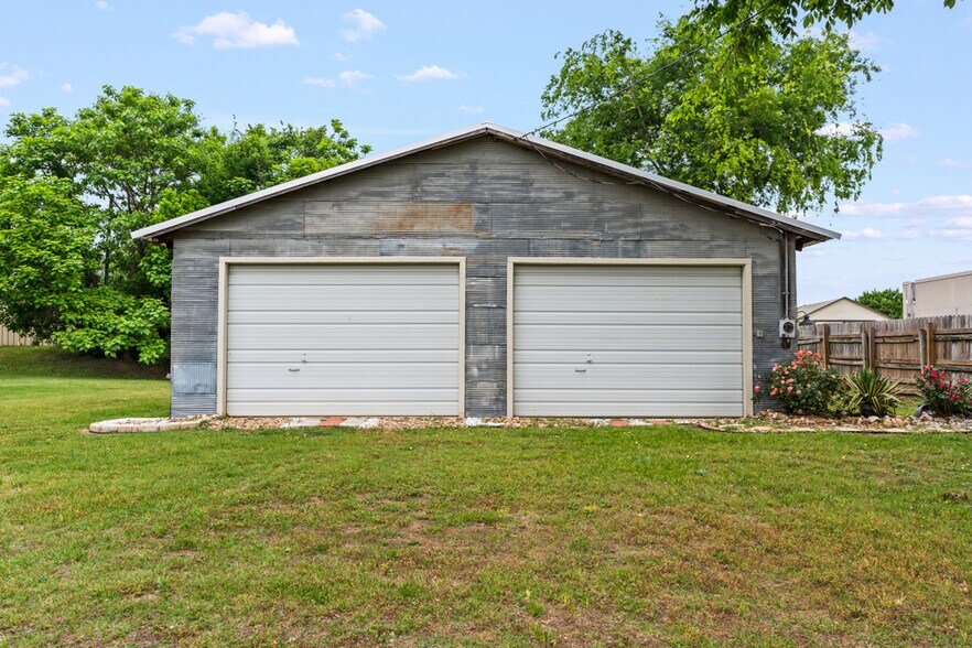 More Photos Of 509 US Highway 271 N, Gilmer Flex For Sale