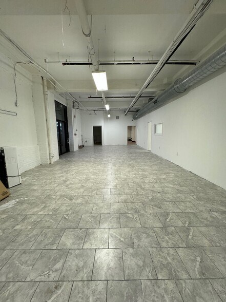 More Photos Of 1600 W Hunting Park Ave, Philadelphia Warehouse For Lease