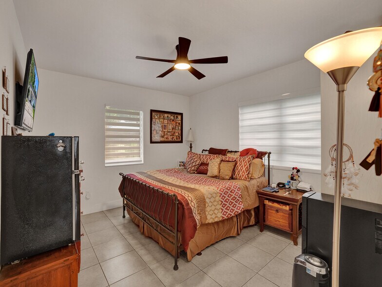 More Photos Of 281 NE 112th St, Miami Light Distribution For Sale