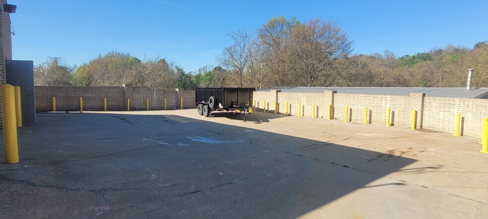 More Photos Of 3342 W Hospital Ave, Atlanta Light Manufacturing For Sale