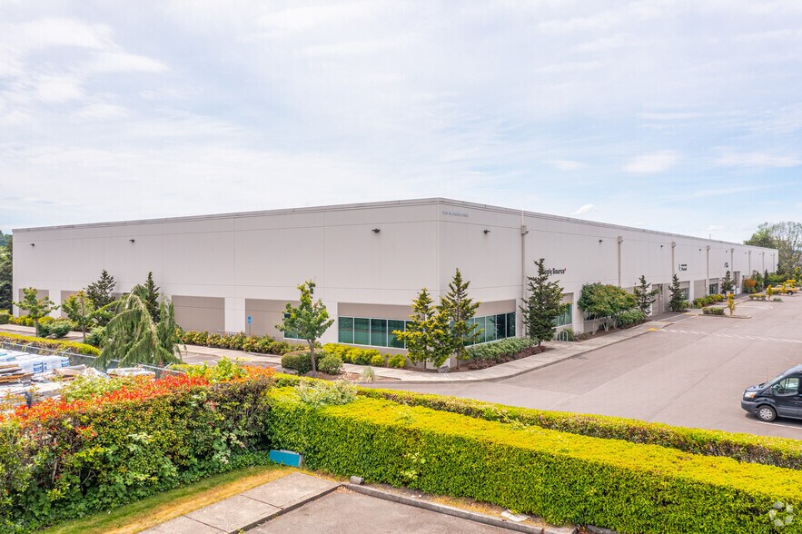 Primary Photo Of 12402 SE Jennifer St, Clackamas Warehouse For Lease