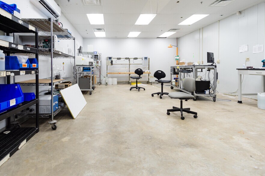 More Photos Of 151 Graham Rd, College Station Research And Development For Lease