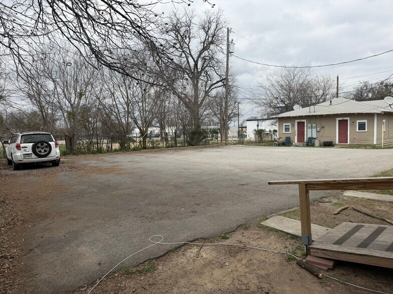 More Photos Of 401 Main St, Brownwood Apartments For Sale