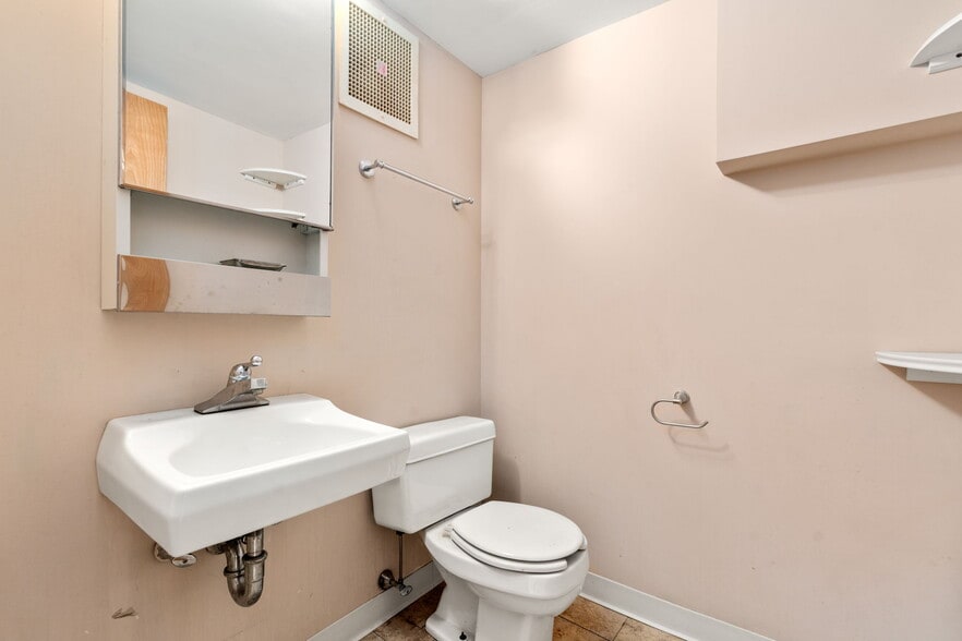 More Photos Of 285-285 Belmont St, Belmont General Retail For Sale