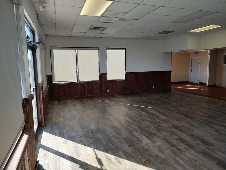 More Photos Of 220-240 N Palmer St, Delta Unknown For Lease