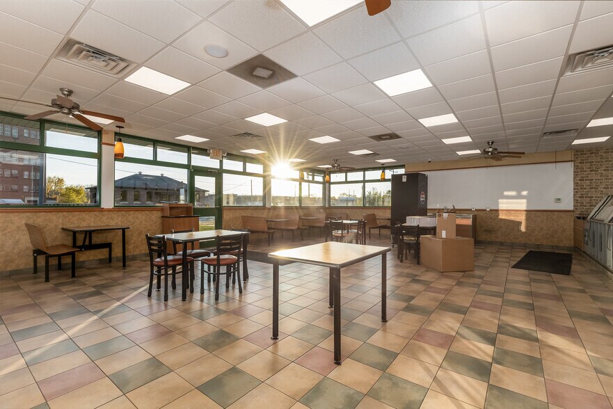 More Photos Of 237 Commercial St, Marseilles Fast Food For Sale