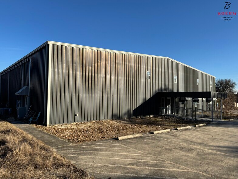 More Photos Of 2 Hill View Ln, Boerne Warehouse For Lease