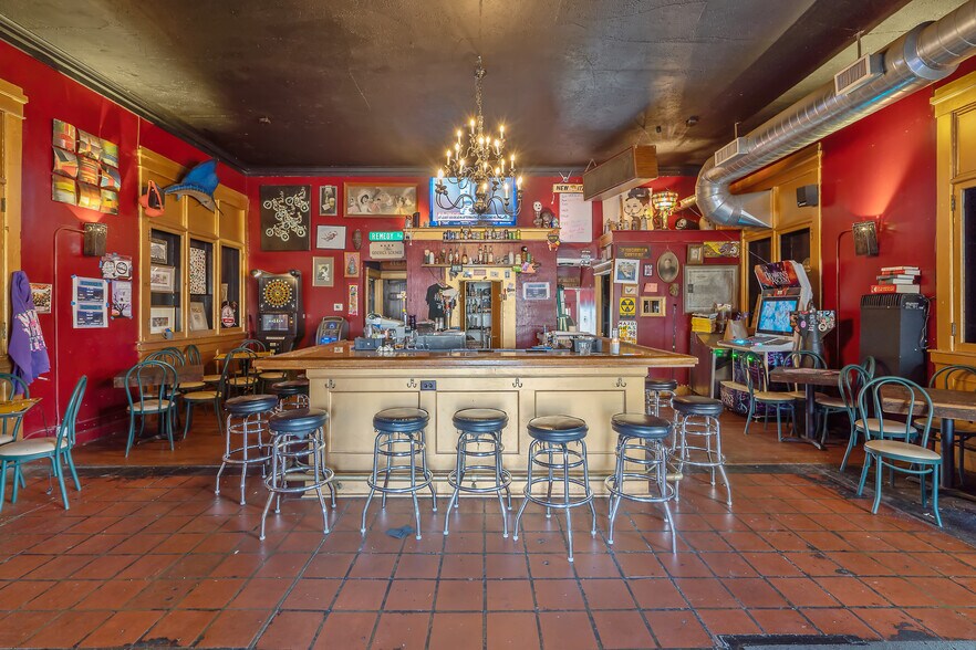 More Photos Of 363 W Seneca Tpke, Syracuse Bar For Sale