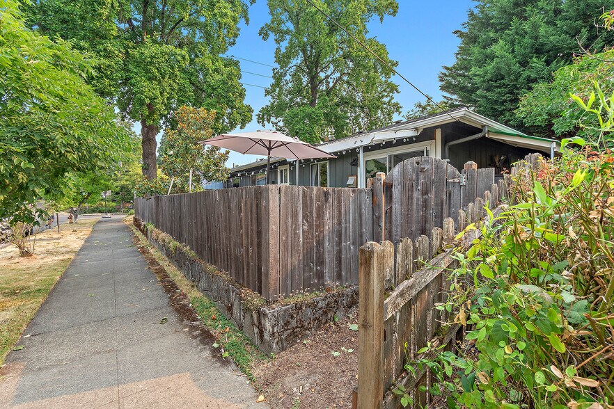 More Photos Of 806 SE Nehalem St, Portland Apartments For Sale