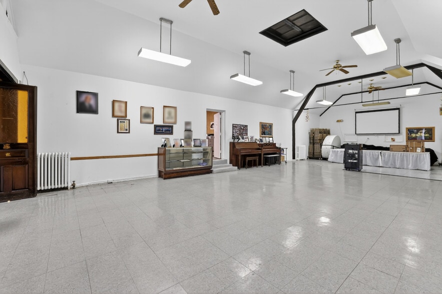 More Photos Of 653 11th St NE, Washington Religious Facility For Sale