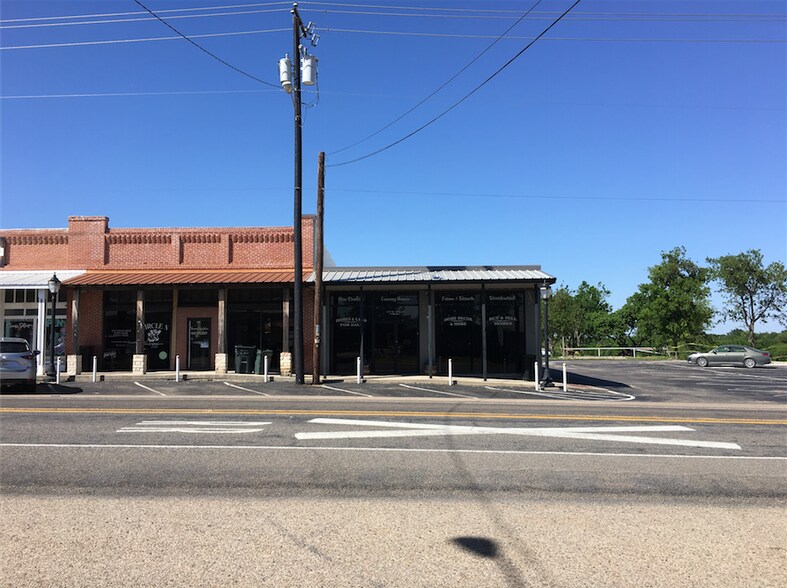 More Photos Of 108 W McCart St, Krum Storefront Retail Office For Lease