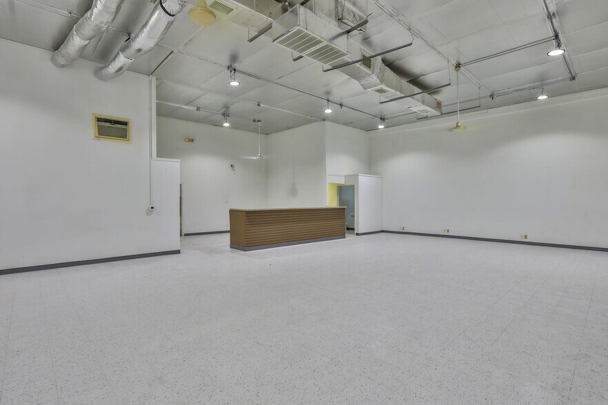 More Photos Of 4727-4751 Center Park Blvd, San Antonio Manufacturing For Lease