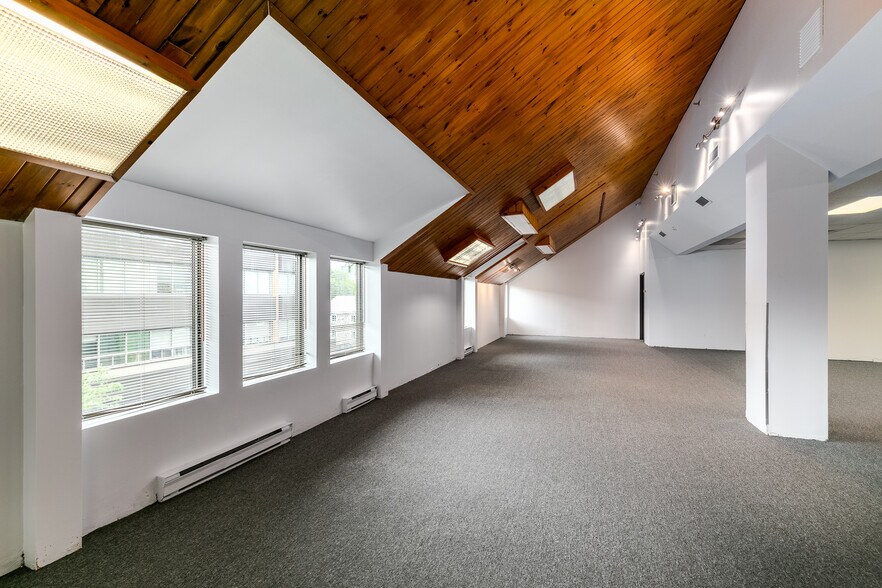 More Photos Of 50 Rue Saint-Charles O, Longueuil Medical For Lease