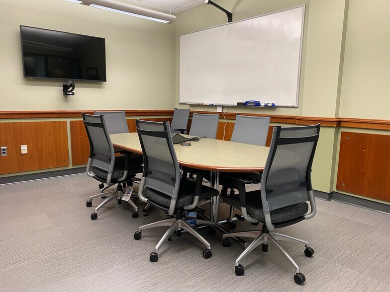 More Photos Of 340 W State St, Athens Flex For Lease