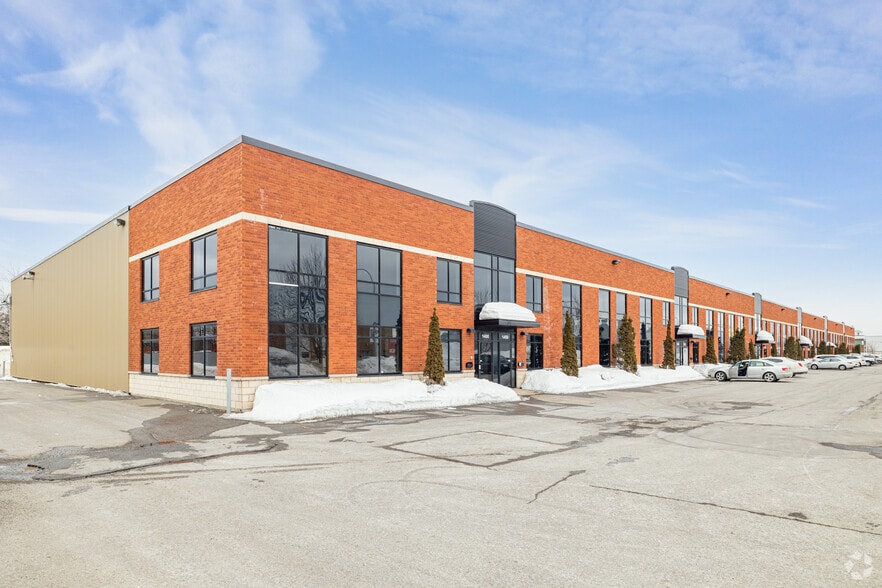 More Photos Of 1400-1950 Rue Bernard-Lefebvre, Laval Warehouse For Lease