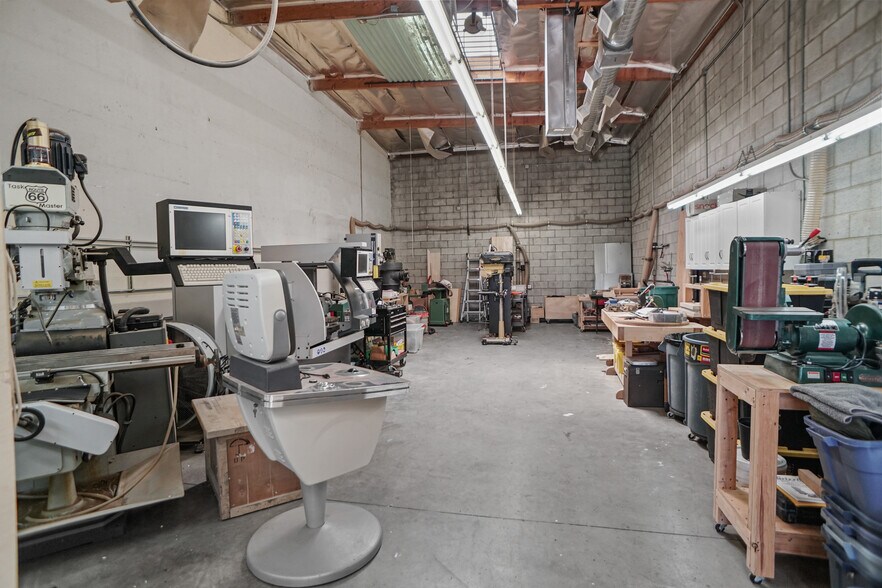 More Photos Of 12734 Branford St, Pacoima Warehouse For Lease