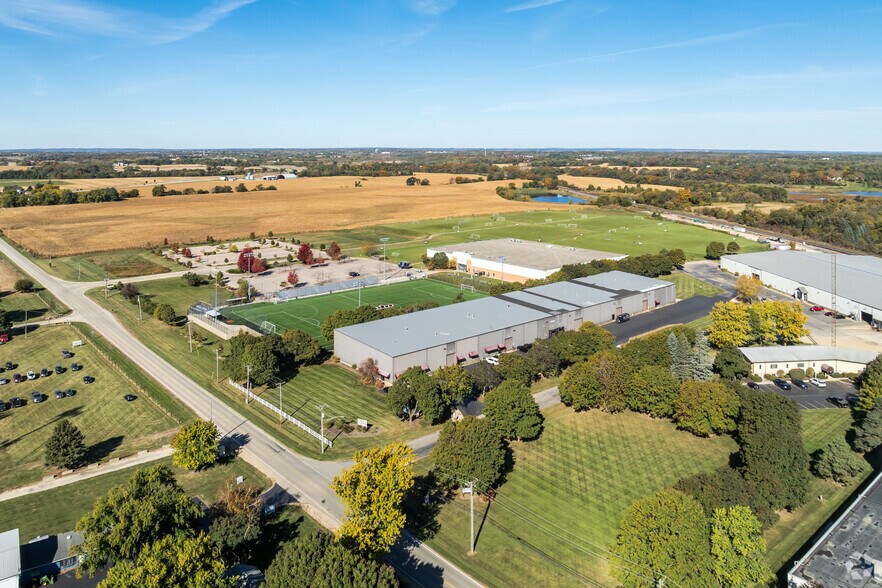 More Photos Of 8550 Ridgefield Rd, Crystal Lake Warehouse For Lease