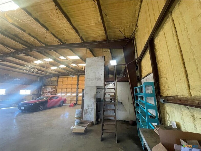 More Photos Of 1008 S Walnut St, Lampasas Freestanding For Sale