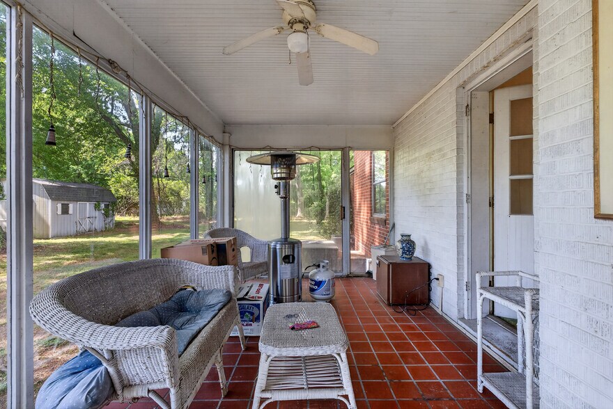 More Photos Of 2870 King William Ave, West Point Flex For Sale